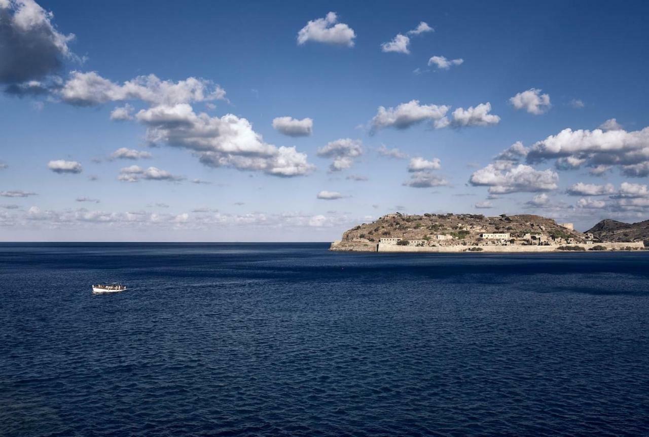 Plaka Sea Front Residence Элунда Экстерьер фото